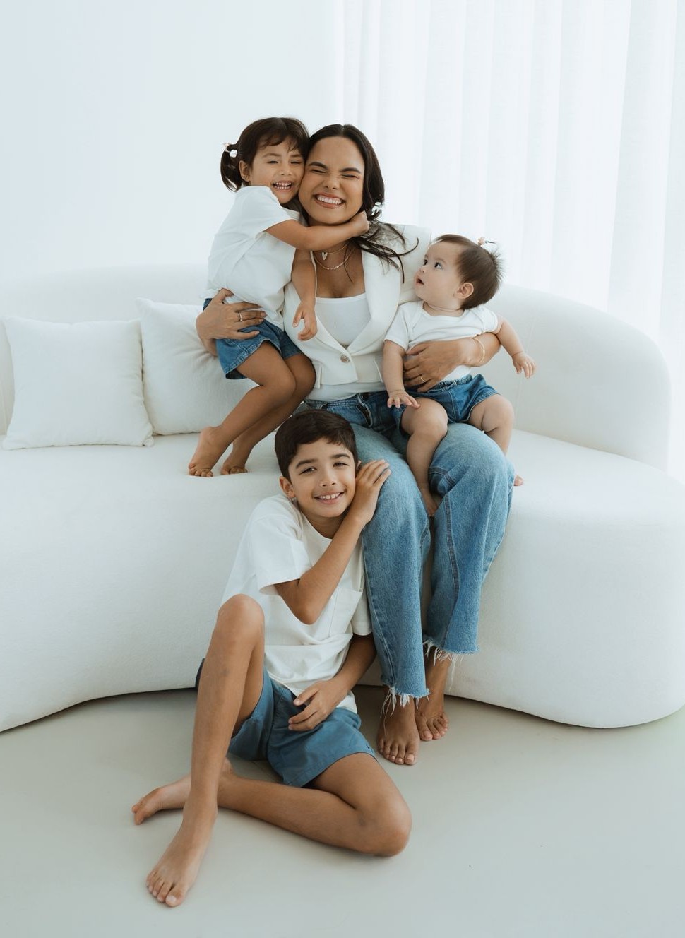 Talitta com os três filhos
